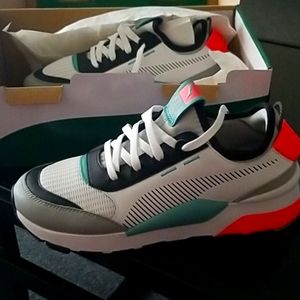 Womens Puma Tennis Shoes